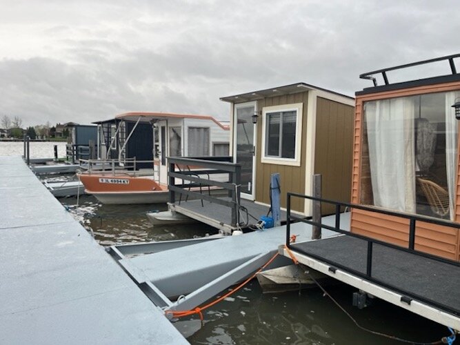 Some of the houseboats available at Sol Stay Sandusky.