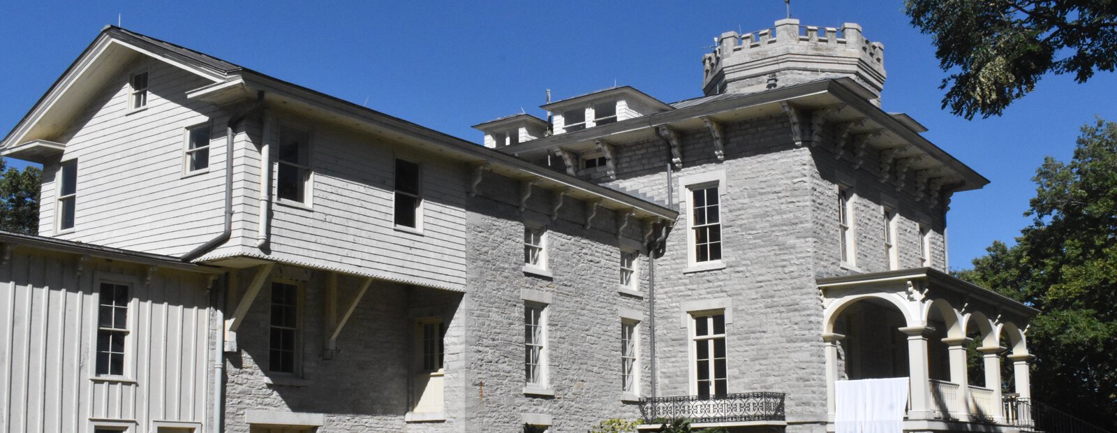 The exterior of Cooke Castle on Gibraltar Island.